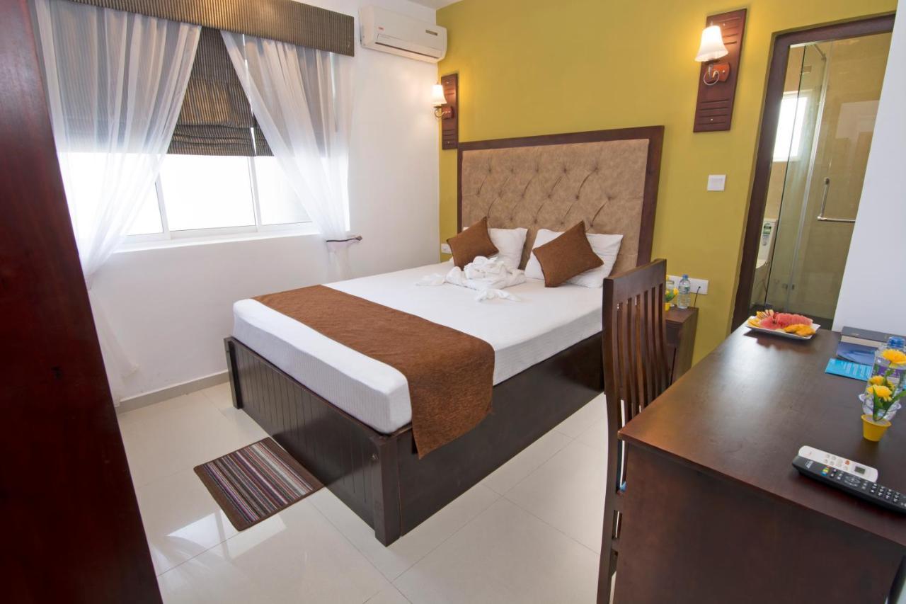 Mount Breeze Hotel Dehiwala-Mont Lavinia Extérieur photo