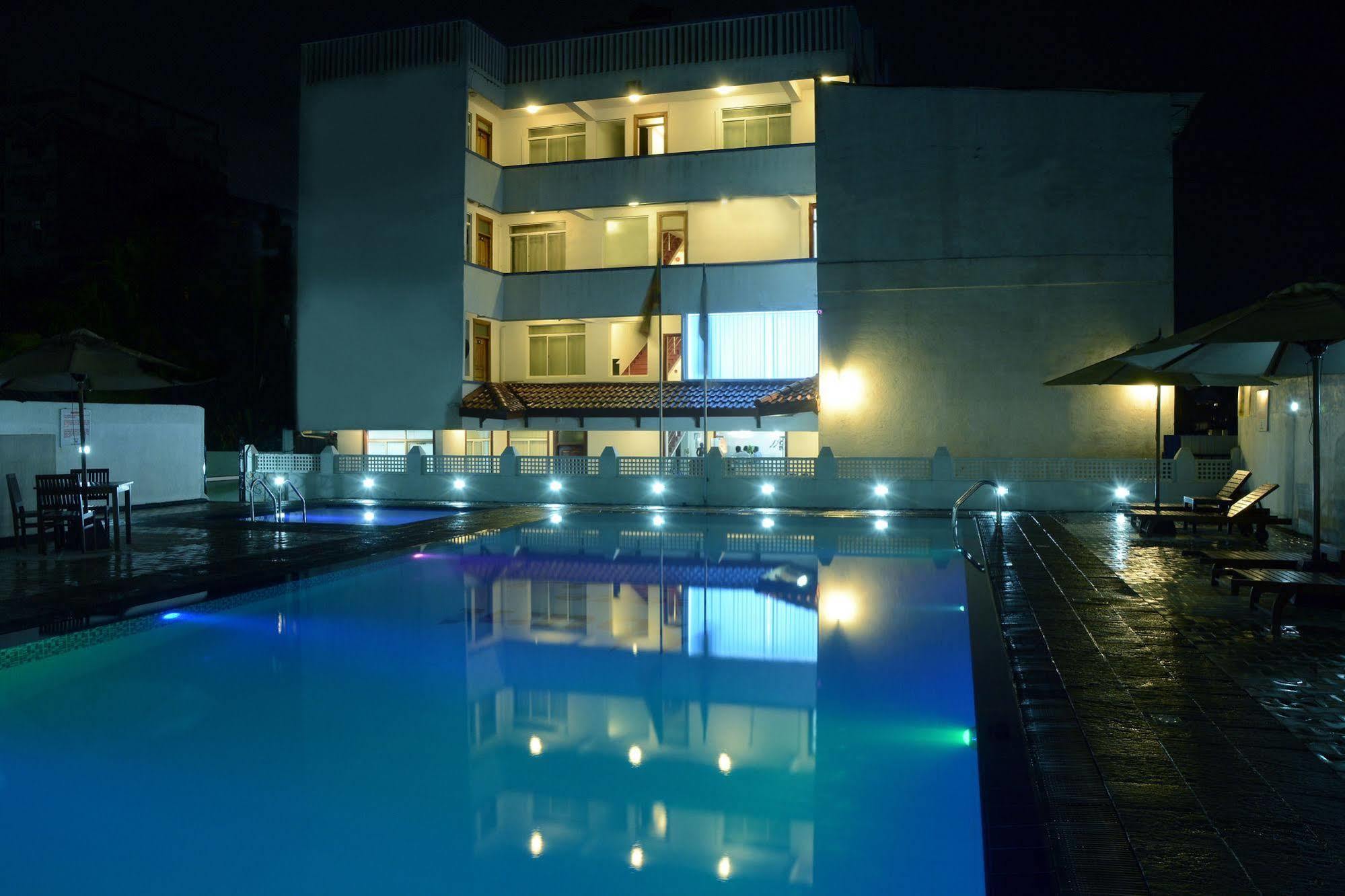 Mount Breeze Hotel Dehiwala-Mont Lavinia Extérieur photo